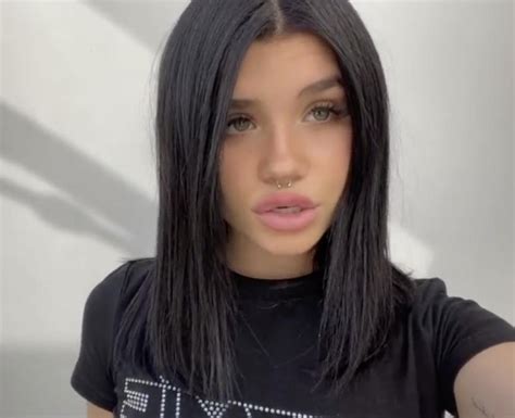 nessa barrett freund|Nessa Barrett: 11 Facts About The Singer And TikTok。